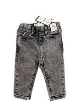 Load image into Gallery viewer, Cotton on jeans (3-6M) NEW
