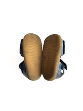 Load image into Gallery viewer, Bobux sandals (20)
