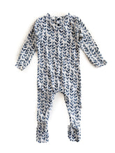 Load image into Gallery viewer, Snuggle hunny onesie (3-6M)
