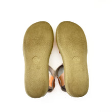 Load image into Gallery viewer, Salt water sandals (3Y)
