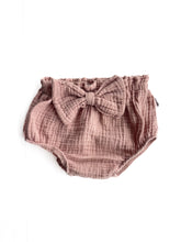 Load image into Gallery viewer, The vintage plume bloomers (6-12M)
