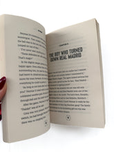 Load image into Gallery viewer, Ultimate football heroes Neymar book
