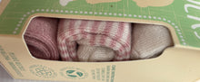 Load image into Gallery viewer, Boody baby bamboo socks NEW (0-3M)
