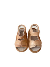 Load image into Gallery viewer, Pretty brave leather sandals (xl)
