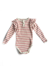 Load image into Gallery viewer, Snuggle hunny bodysuit (3-6M)
