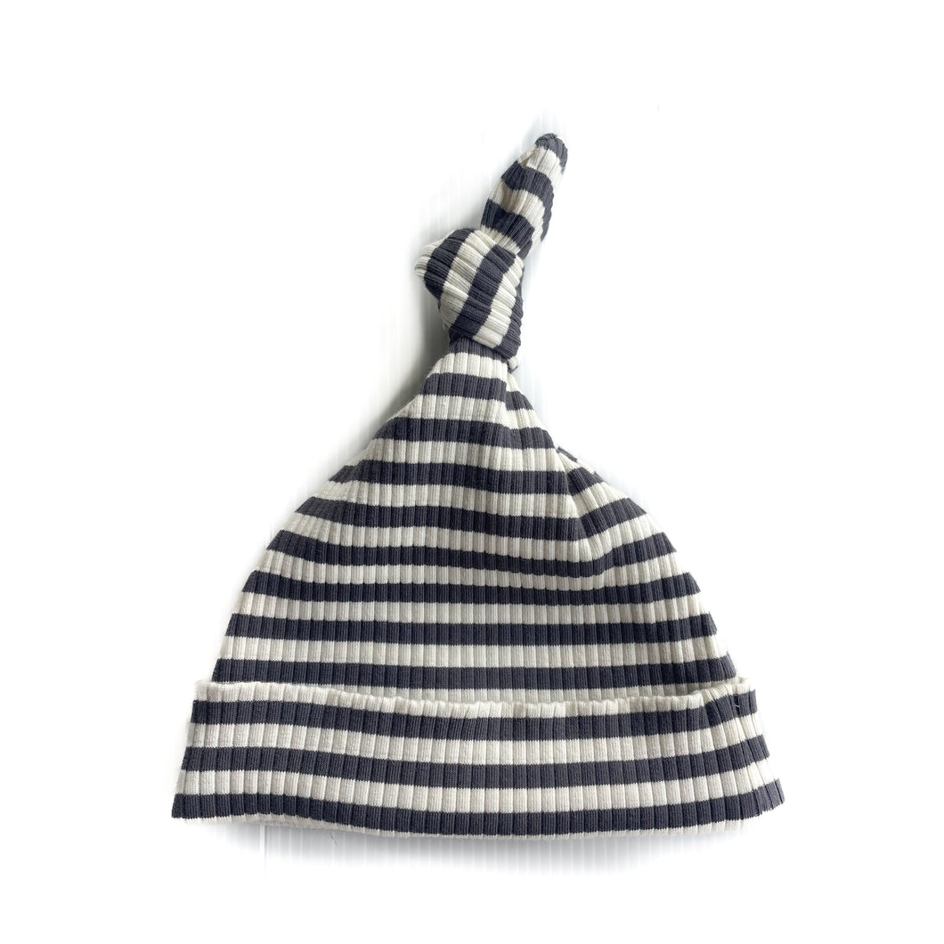 Quincy Mae knotted beanie (0-6M)