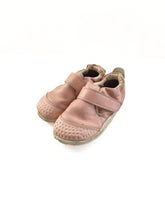 Load image into Gallery viewer, Bobux shoes (20)

