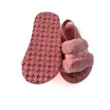 Load image into Gallery viewer, Puma fluffy slides (9C)
