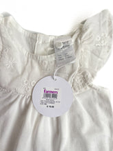 Load image into Gallery viewer, Teeny weeny flutter sleeve top NEW (0-3M)
