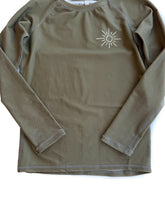 Load image into Gallery viewer, Rylee + Cru rash vest (8-9Y)
