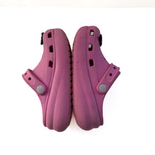 Load image into Gallery viewer, Platform crocs (13C)
