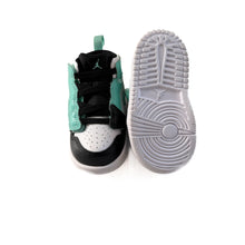 Load image into Gallery viewer, Jordan Air 1 mid (5C)
