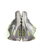Load image into Gallery viewer, Nike air maxes (6.5Y)
