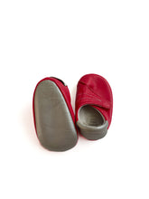 Load image into Gallery viewer, Bobux soft sole shoes (3-9M)
