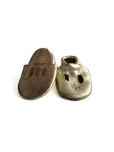 Load image into Gallery viewer, Wander tbar moccasins
