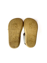 Load image into Gallery viewer, Saltwater sandals (4C)
