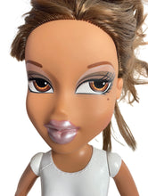 Load image into Gallery viewer, BRATZ 2002 Funky Fashion Makeover Styling  Torso Yasmin
