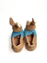 Load image into Gallery viewer, Peter rabbit slippers (9/10C)
