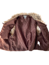 Load image into Gallery viewer, Faux fur vest (8Y)
