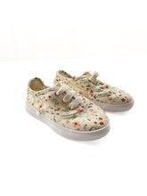 Load image into Gallery viewer, Indi &amp; co Spring Floral Canvas Sneakers (7C)
