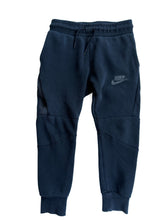 Load image into Gallery viewer, Nike track pants (6-7Y)
