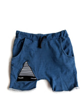 Load image into Gallery viewer, Band of boys shorts (6Y)
