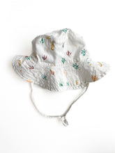 Load image into Gallery viewer, Burrow &amp; be sunhat (6-12M)
