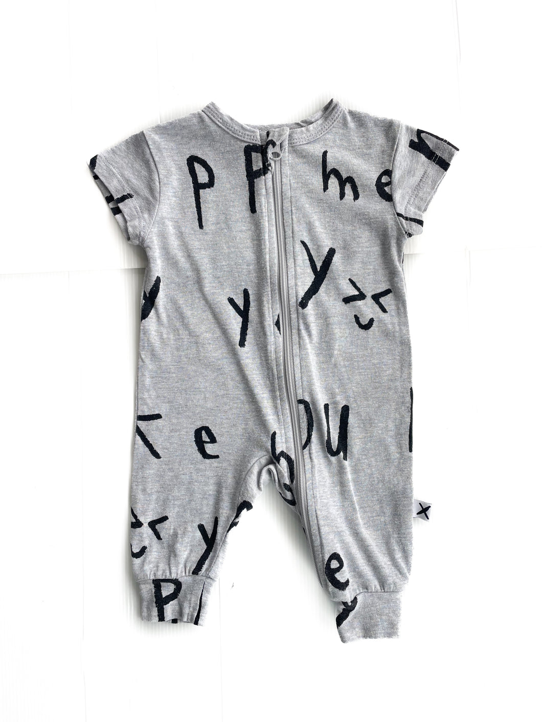 Minti shortsleeve onesie (nb)