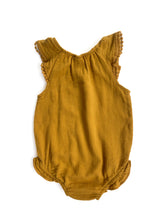 Load image into Gallery viewer, Teeny weeny romper (3-6M)
