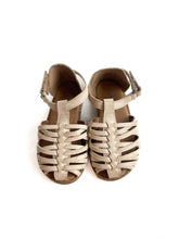 Load image into Gallery viewer, Cotton on sandals (9C)
