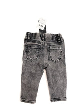 Load image into Gallery viewer, Cotton on jeans (3-6M) NEW
