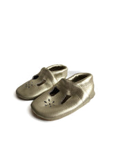 Load image into Gallery viewer, Wander tbar moccasins
