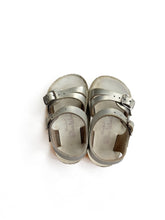 Load image into Gallery viewer, Saltwater sandals (4C)

