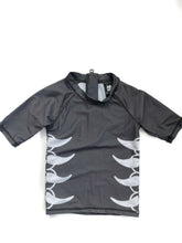 Load image into Gallery viewer, Band of boys rash vest NEW (2Y)
