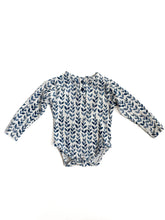 Load image into Gallery viewer, Snuggle hunny bodysuit (0-3M)
