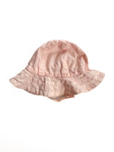 Load image into Gallery viewer, Little bundle bucket hat (M)
