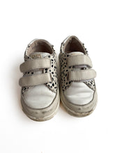 Load image into Gallery viewer, Pretty brave shoes (6)
