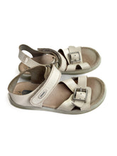 Load image into Gallery viewer, Bobux sandals (27)
