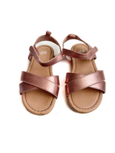 Load image into Gallery viewer, H&amp;M rose gold sandals (9)
