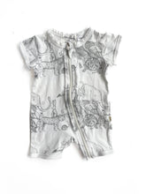Load image into Gallery viewer, Wilson&amp;Frenchie romper (nb)
