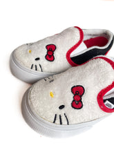 Load image into Gallery viewer, Hello kitty vans (6.5)
