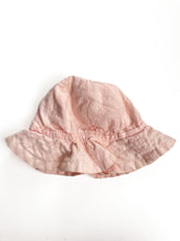 Load image into Gallery viewer, Little bundle bucket hat (M)
