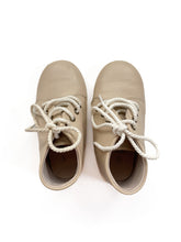 Load image into Gallery viewer, Karibou boots (9)
