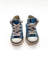 Load image into Gallery viewer, Converse high tops (4C)
