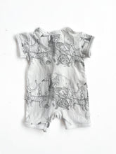 Load image into Gallery viewer, Wilson&amp;Frenchie romper (nb)
