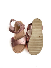 Load image into Gallery viewer, H&amp;M rose gold sandals (9)
